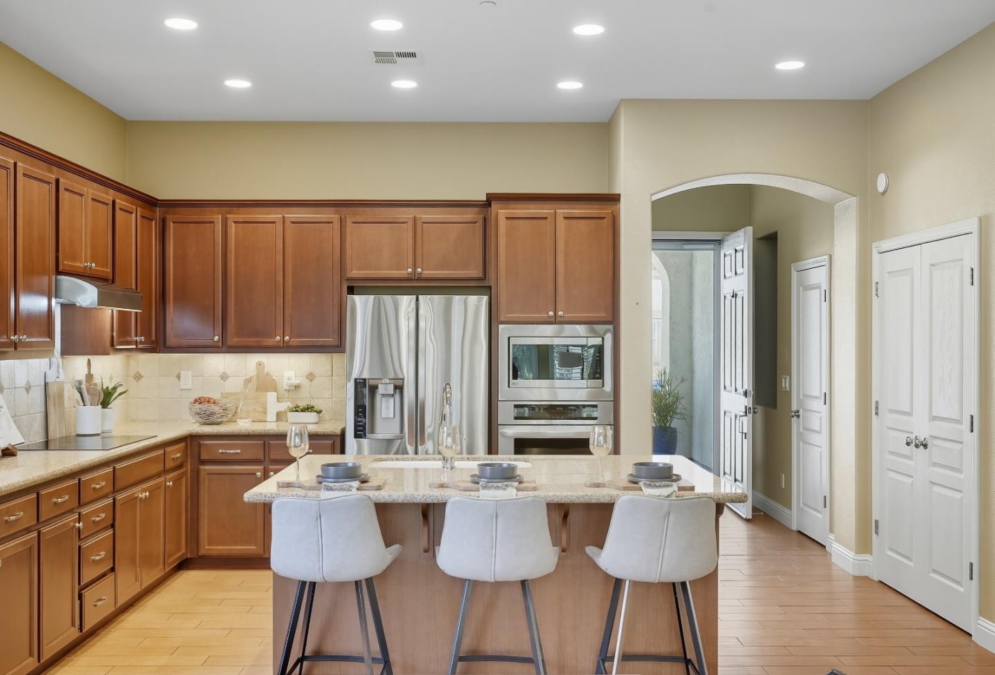 Detail Gallery Image 9 of 42 For 1900 Monte Vista Dr, Hollister,  CA 95023 - 4 Beds | 2 Baths