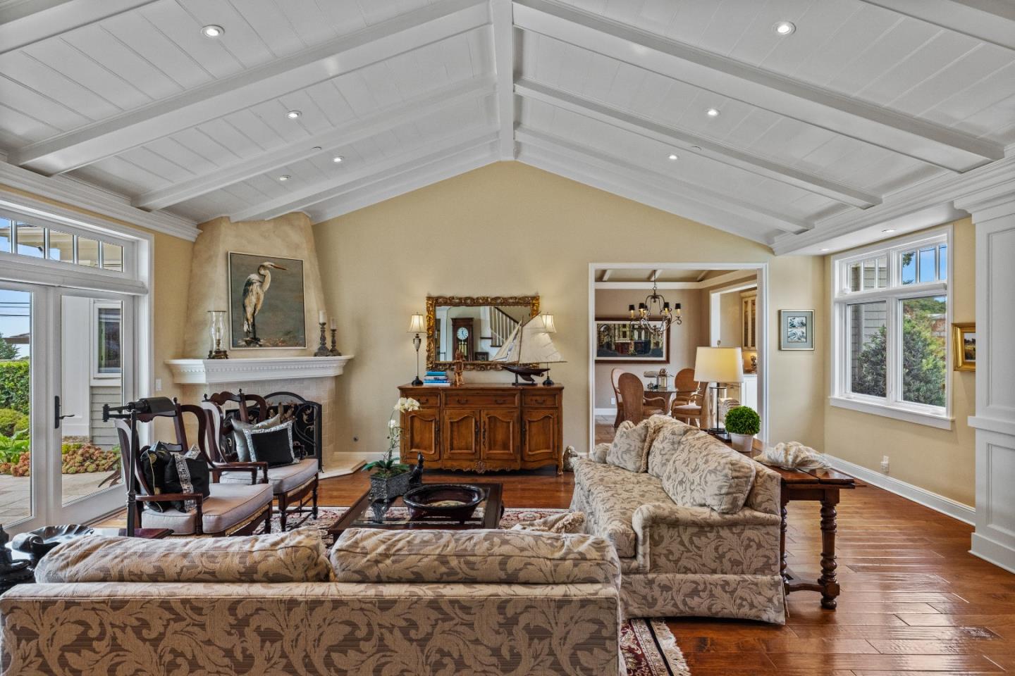 Detail Gallery Image 10 of 94 For 910 Egan Ave, Pacific Grove,  CA 93950 - 3 Beds | 3/1 Baths