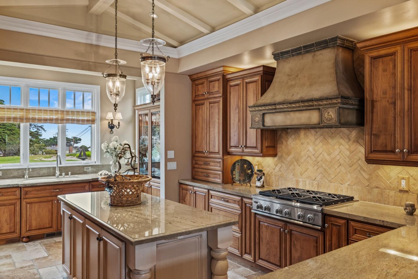 Detail Gallery Image 15 of 94 For 910 Egan Ave, Pacific Grove,  CA 93950 - 3 Beds | 3/1 Baths