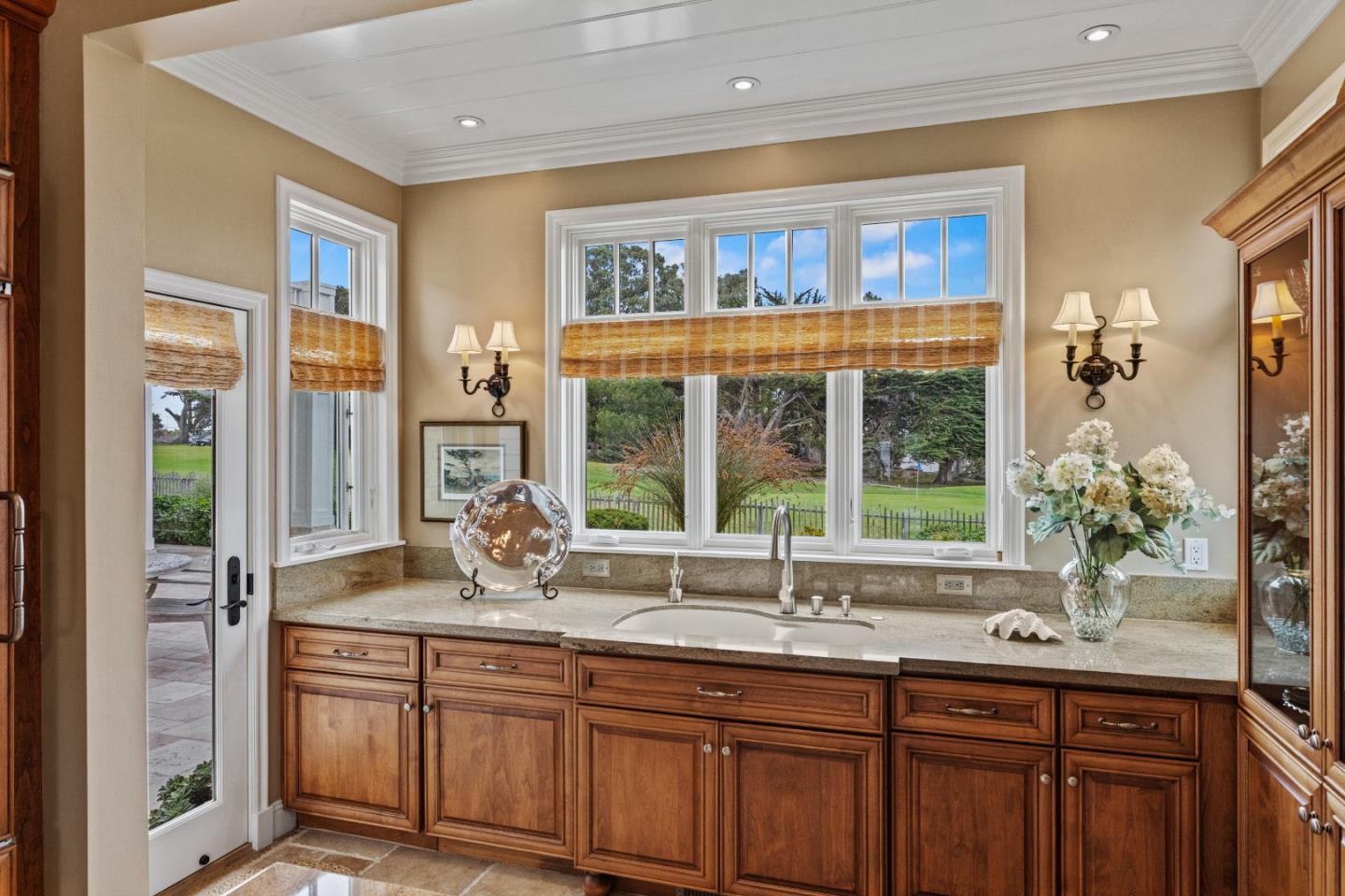 Detail Gallery Image 18 of 94 For 910 Egan Ave, Pacific Grove,  CA 93950 - 3 Beds | 3/1 Baths