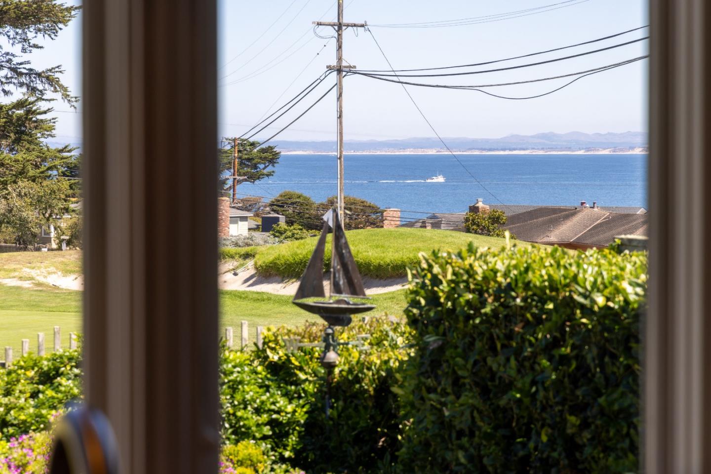 Detail Gallery Image 3 of 94 For 910 Egan Ave, Pacific Grove,  CA 93950 - 3 Beds | 3/1 Baths