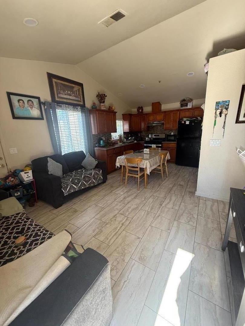 Detail Gallery Image 5 of 6 For 948 Rider Ave, Salinas,  CA 93905 - – Beds | – Baths