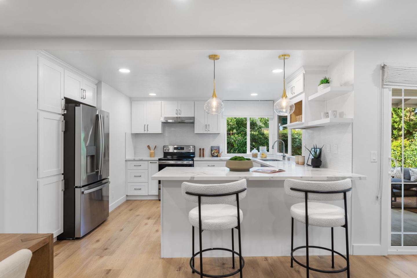Detail Gallery Image 10 of 30 For 827 Poplar Ave, Sunnyvale,  CA 94086 - 3 Beds | 2 Baths