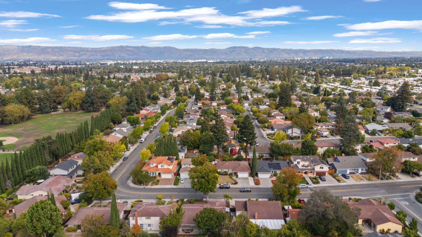 Detail Gallery Image 2 of 30 For 827 Poplar Ave, Sunnyvale,  CA 94086 - 3 Beds | 2 Baths