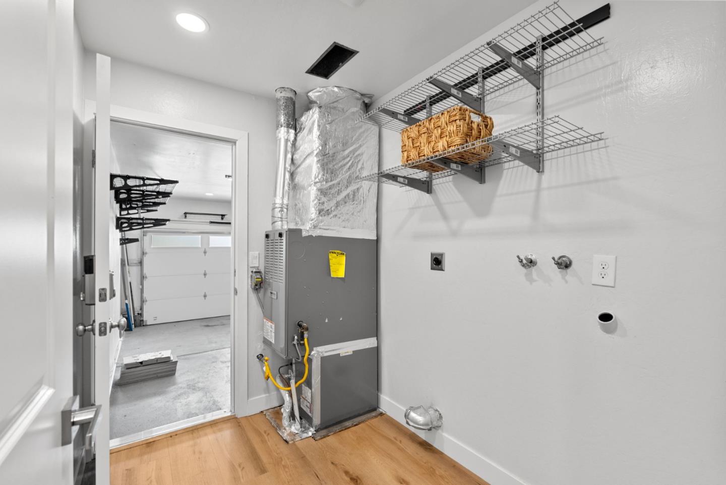 Detail Gallery Image 27 of 30 For 827 Poplar Ave, Sunnyvale,  CA 94086 - 3 Beds | 2 Baths