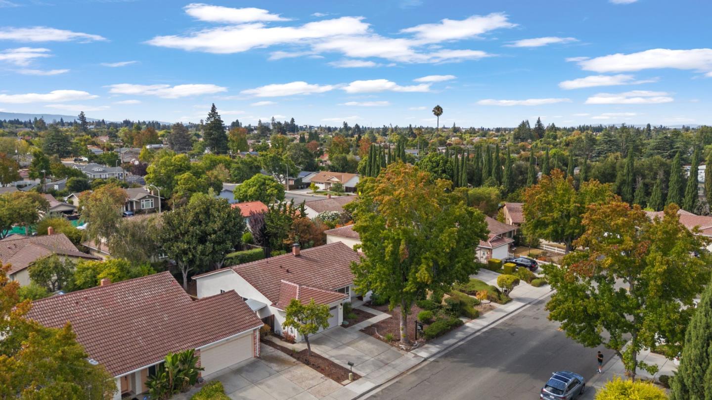 Detail Gallery Image 3 of 30 For 827 Poplar Ave, Sunnyvale,  CA 94086 - 3 Beds | 2 Baths