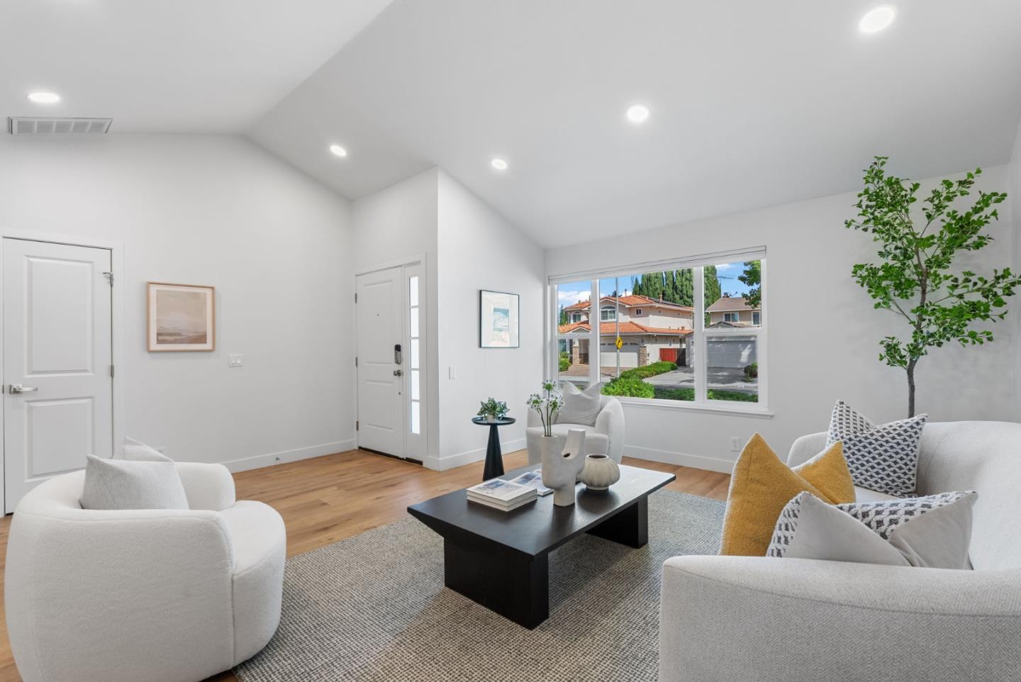 Detail Gallery Image 4 of 30 For 827 Poplar Ave, Sunnyvale,  CA 94086 - 3 Beds | 2 Baths
