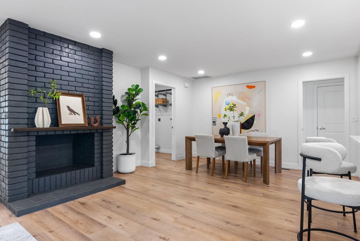 Detail Gallery Image 8 of 30 For 827 Poplar Ave, Sunnyvale,  CA 94086 - 3 Beds | 2 Baths