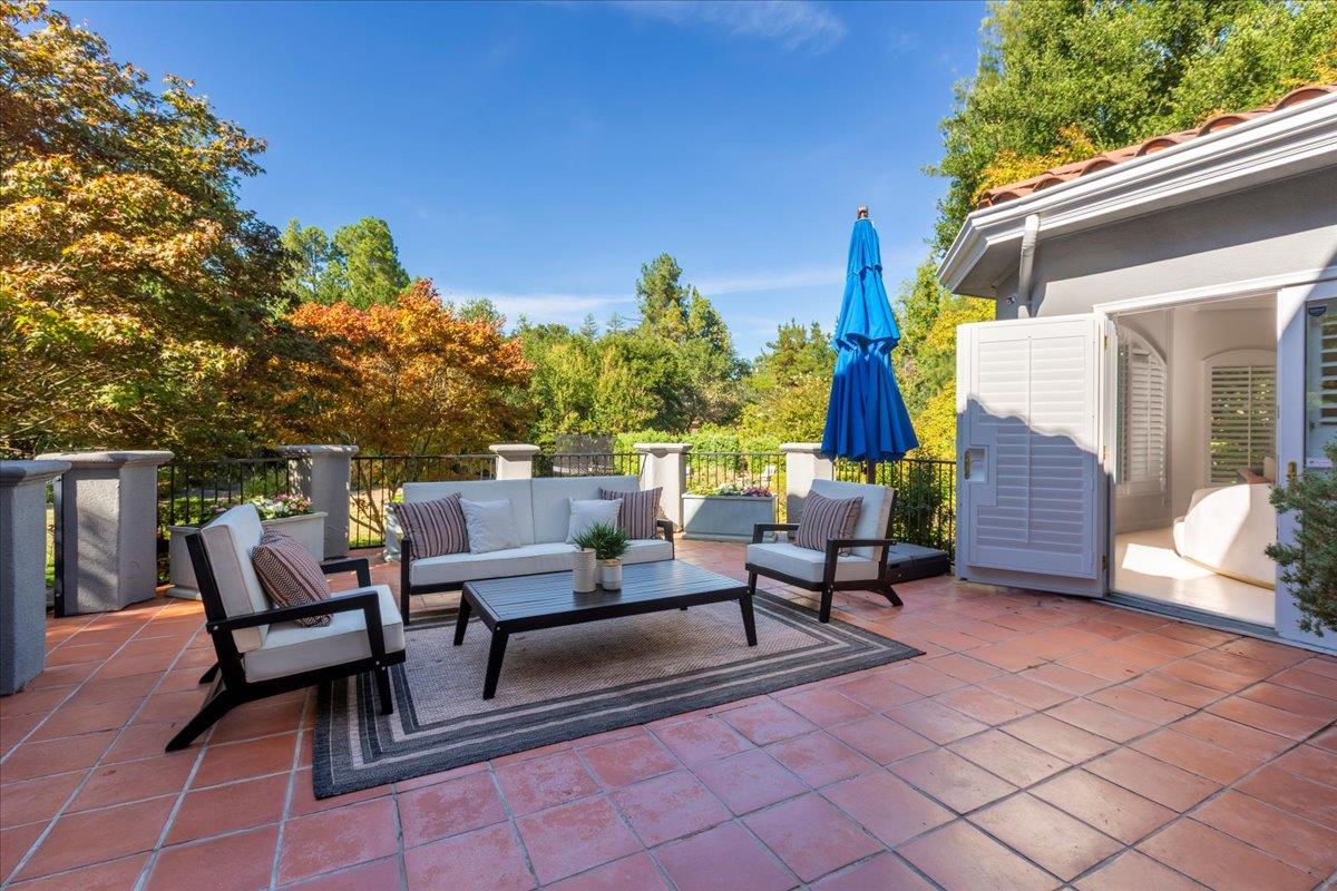 Detail Gallery Image 15 of 72 For 23525 Ravensbury Ave, Los Altos Hills,  CA 94024 - 4 Beds | 4/1 Baths