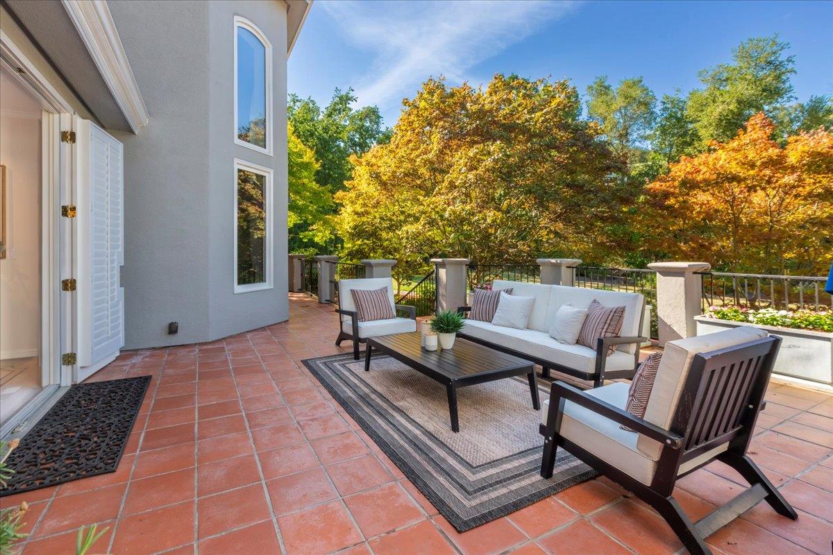 Detail Gallery Image 17 of 72 For 23525 Ravensbury Ave, Los Altos Hills,  CA 94024 - 4 Beds | 4/1 Baths