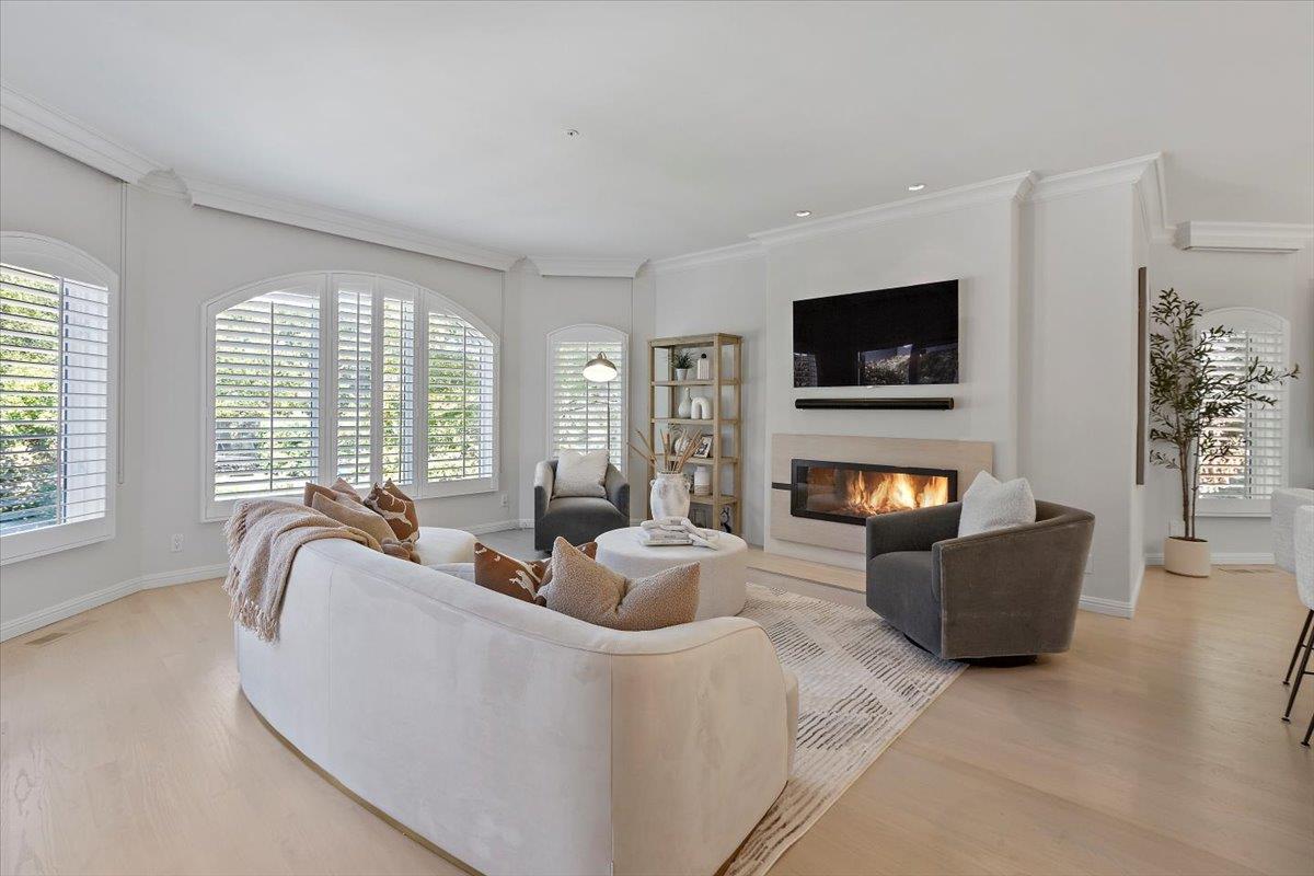 Detail Gallery Image 25 of 72 For 23525 Ravensbury Ave, Los Altos Hills,  CA 94024 - 4 Beds | 4/1 Baths