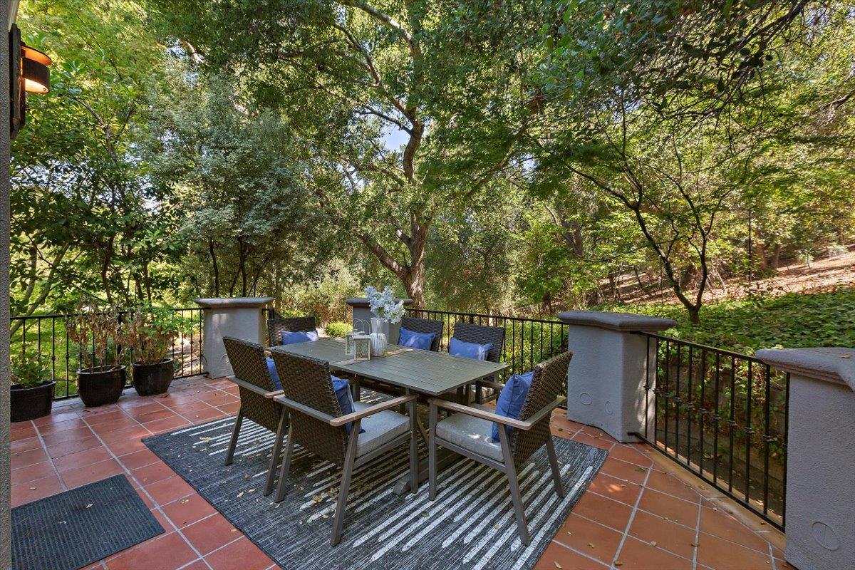 Detail Gallery Image 28 of 72 For 23525 Ravensbury Ave, Los Altos Hills,  CA 94024 - 4 Beds | 4/1 Baths