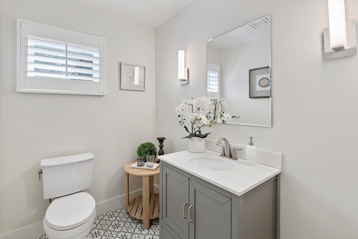Detail Gallery Image 33 of 72 For 23525 Ravensbury Ave, Los Altos Hills,  CA 94024 - 4 Beds | 4/1 Baths