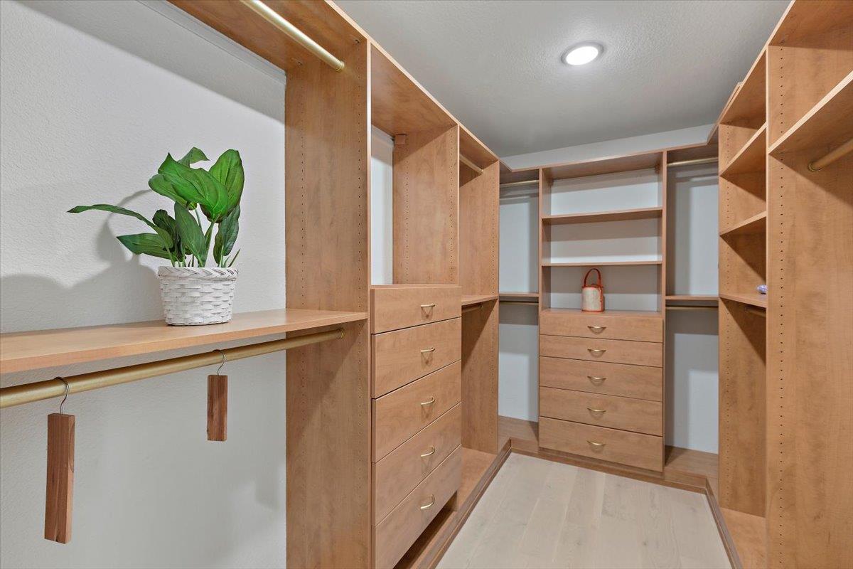 Detail Gallery Image 56 of 72 For 23525 Ravensbury Ave, Los Altos Hills,  CA 94024 - 4 Beds | 4/1 Baths