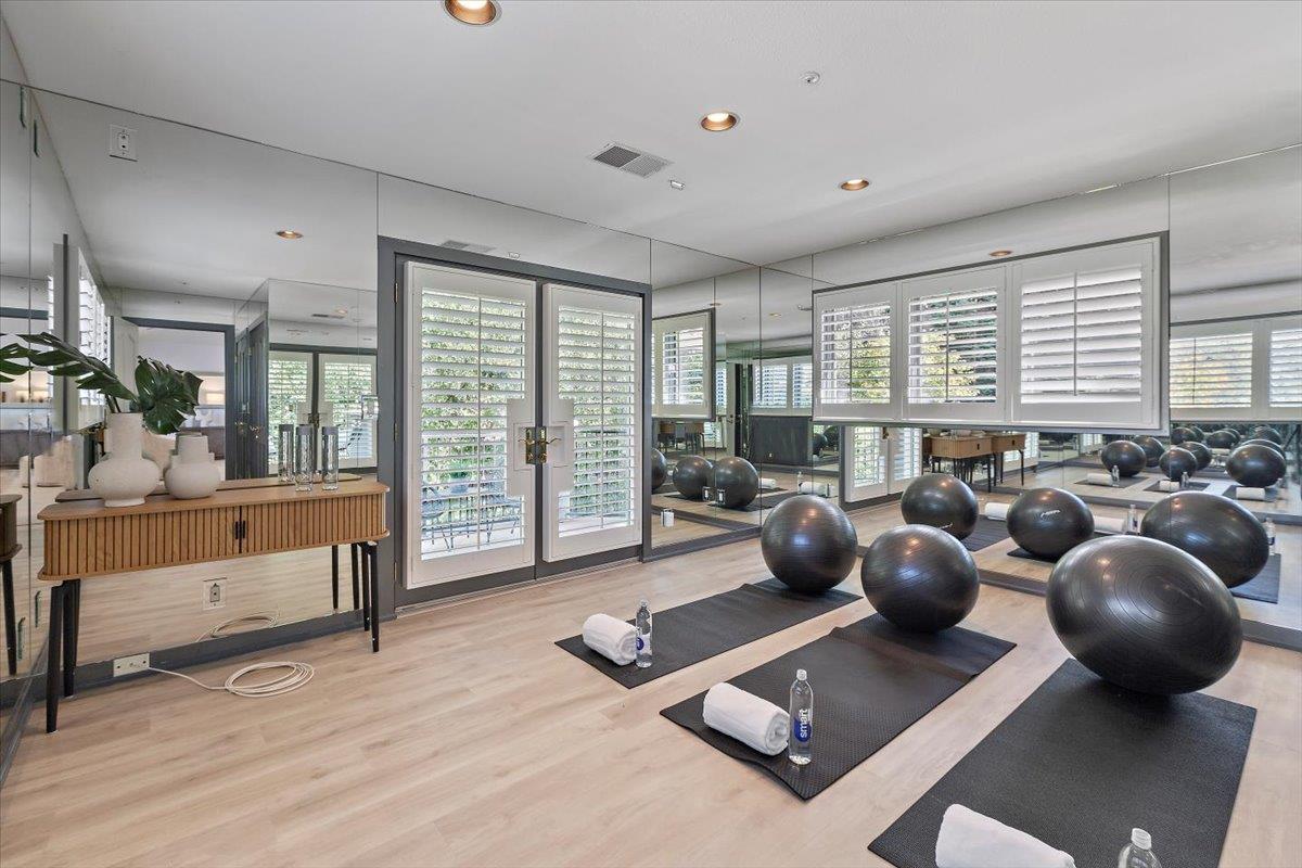 Detail Gallery Image 57 of 72 For 23525 Ravensbury Ave, Los Altos Hills,  CA 94024 - 4 Beds | 4/1 Baths