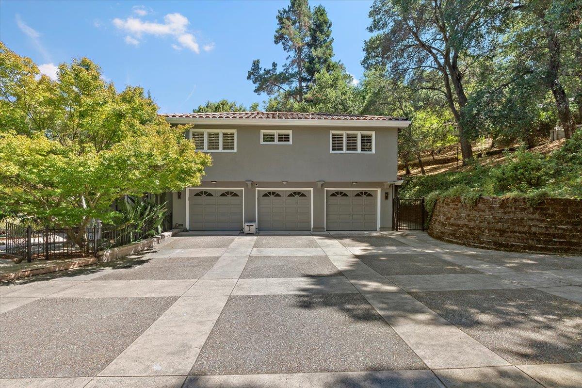 Detail Gallery Image 63 of 72 For 23525 Ravensbury Ave, Los Altos Hills,  CA 94024 - 4 Beds | 4/1 Baths