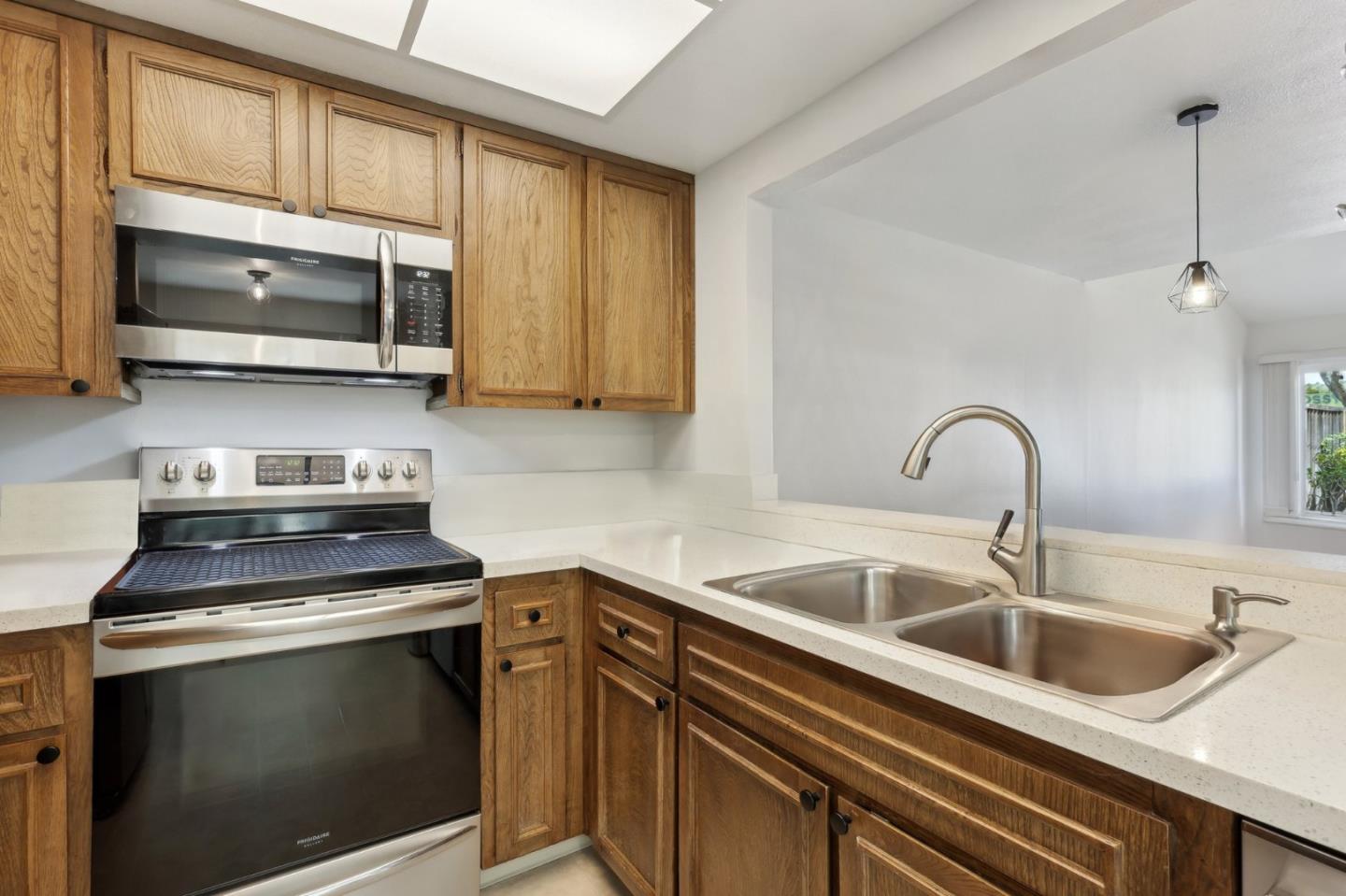 Detail Gallery Image 5 of 23 For 2378 Cheshire Pl, San Leandro,  CA 94577 - 3 Beds | 2/1 Baths