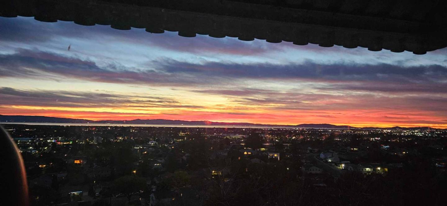 Detail Gallery Image 2 of 10 For 16085 Gramercy Dr, San Leandro,  CA 94578 - 3 Beds | 1/1 Baths