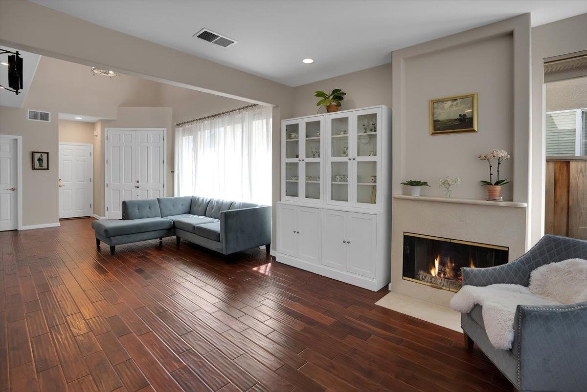 Detail Gallery Image 10 of 47 For 18396 Mill Ct, Saratoga,  CA 95070 - 4 Beds | 2/1 Baths