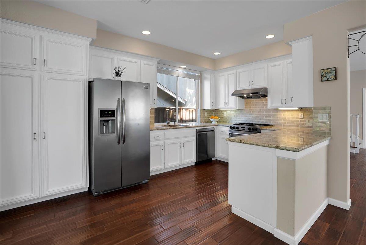 Detail Gallery Image 12 of 47 For 18396 Mill Ct, Saratoga,  CA 95070 - 4 Beds | 2/1 Baths