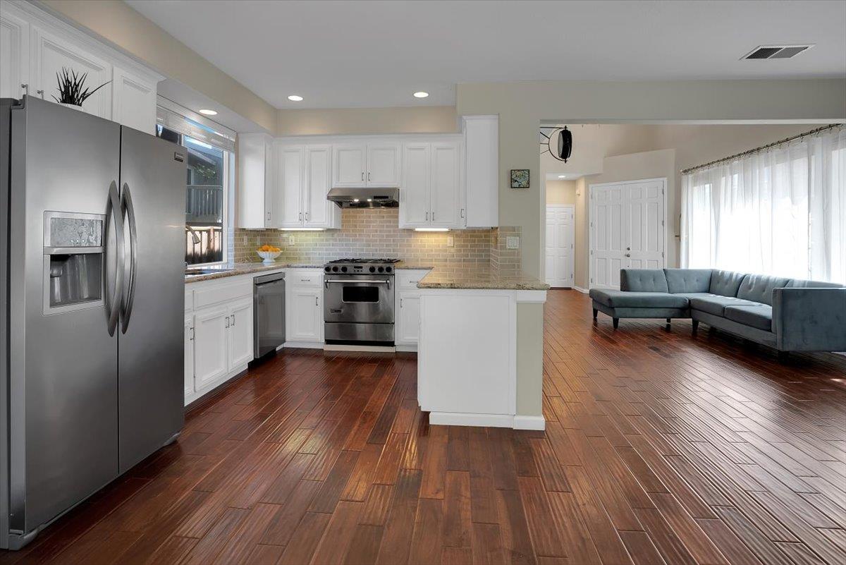 Detail Gallery Image 13 of 47 For 18396 Mill Ct, Saratoga,  CA 95070 - 4 Beds | 2/1 Baths