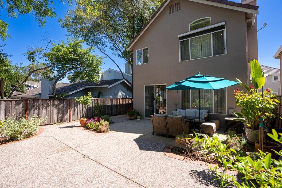 Detail Gallery Image 18 of 47 For 18396 Mill Ct, Saratoga,  CA 95070 - 4 Beds | 2/1 Baths