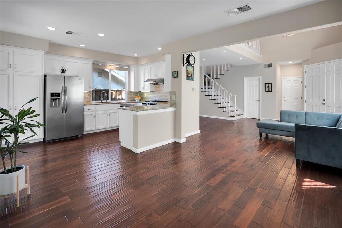 Detail Gallery Image 9 of 47 For 18396 Mill Ct, Saratoga,  CA 95070 - 4 Beds | 2/1 Baths