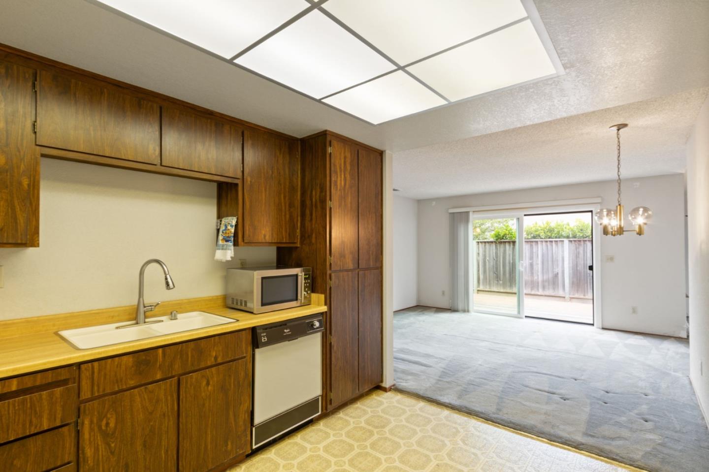 Detail Gallery Image 10 of 21 For 2141 Meadow View Pl, San Mateo,  CA 94401 - 2 Beds | 2 Baths