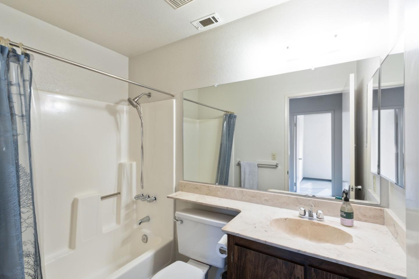 Detail Gallery Image 14 of 21 For 2141 Meadow View Pl, San Mateo,  CA 94401 - 2 Beds | 2 Baths