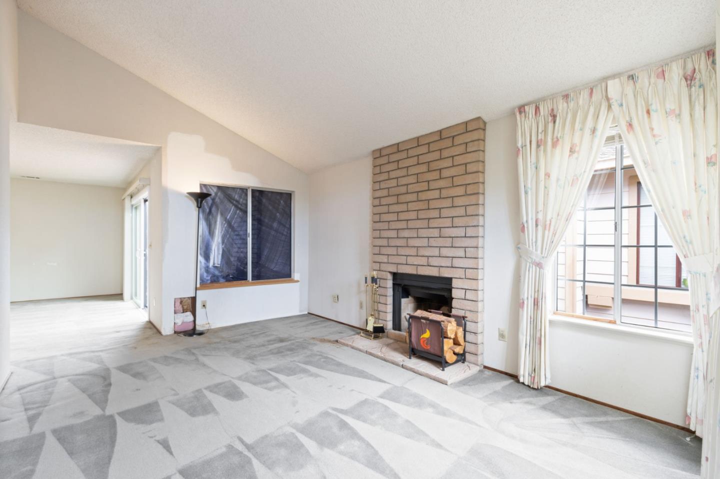 Detail Gallery Image 3 of 21 For 2141 Meadow View Pl, San Mateo,  CA 94401 - 2 Beds | 2 Baths