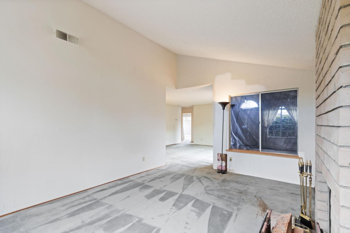 Detail Gallery Image 4 of 21 For 2141 Meadow View Pl, San Mateo,  CA 94401 - 2 Beds | 2 Baths