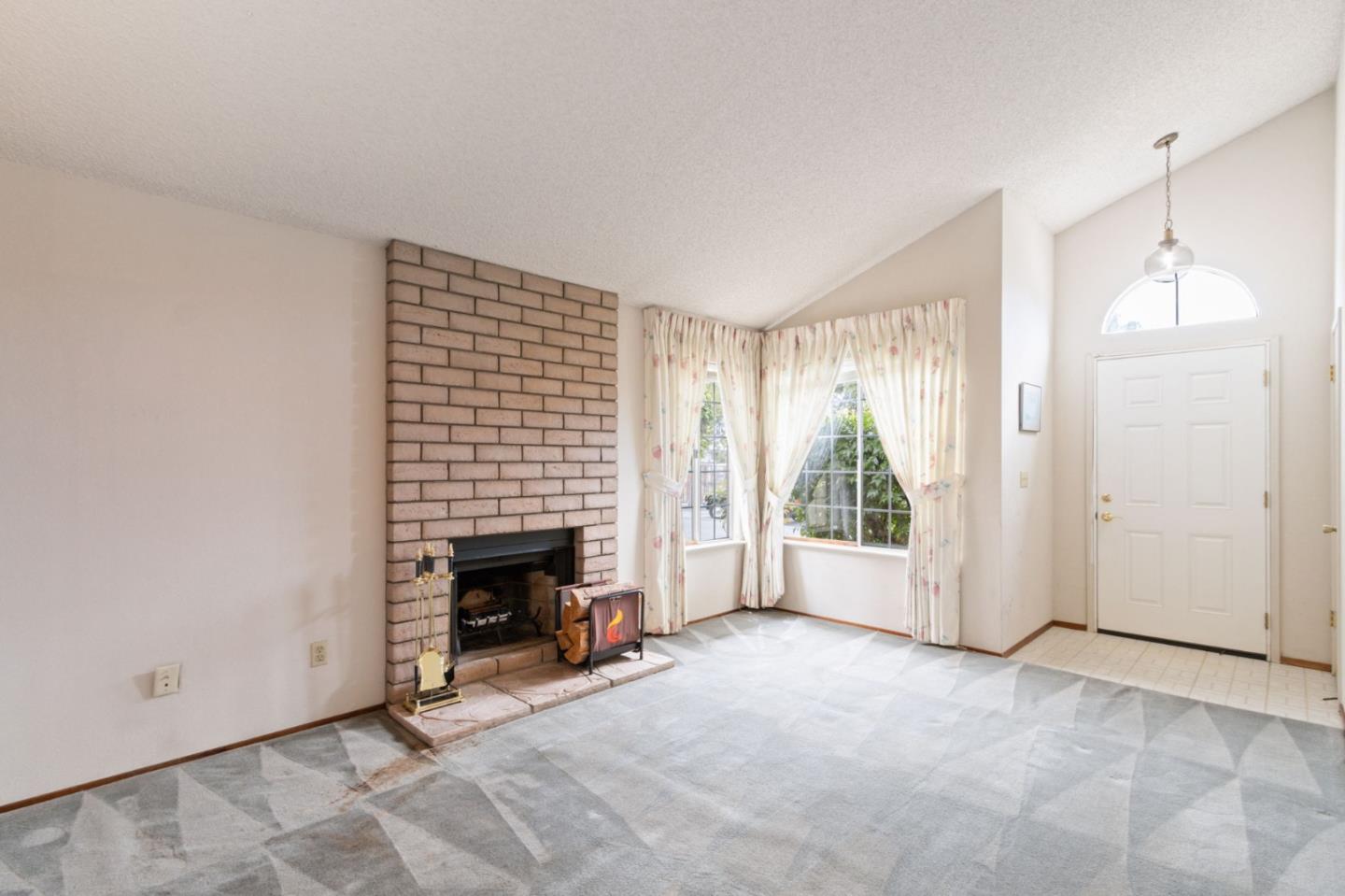 Detail Gallery Image 5 of 21 For 2141 Meadow View Pl, San Mateo,  CA 94401 - 2 Beds | 2 Baths