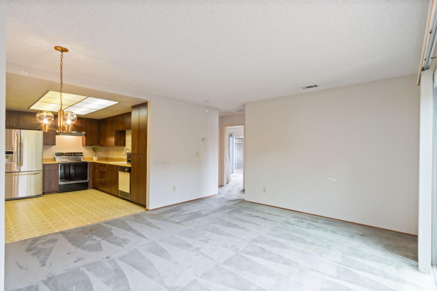 Detail Gallery Image 6 of 21 For 2141 Meadow View Pl, San Mateo,  CA 94401 - 2 Beds | 2 Baths