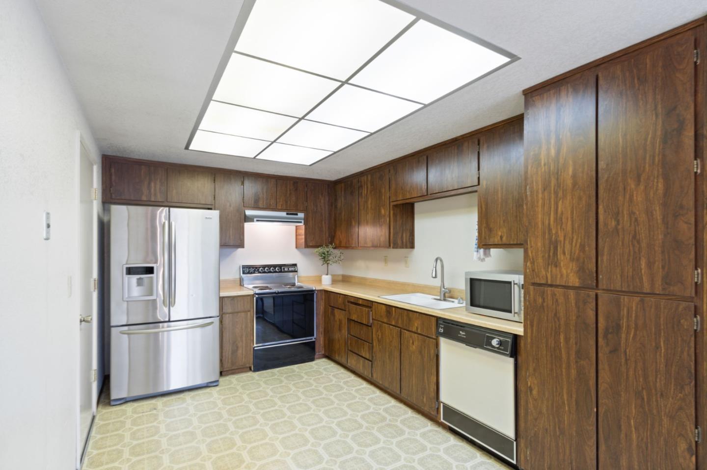Detail Gallery Image 9 of 21 For 2141 Meadow View Pl, San Mateo,  CA 94401 - 2 Beds | 2 Baths