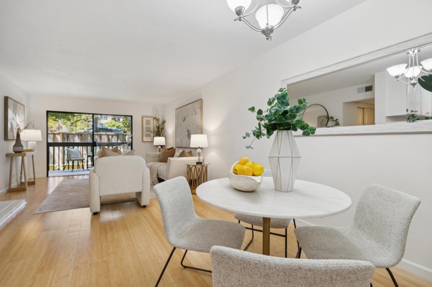 Detail Gallery Image 10 of 28 For 226 W Edith Ave #13,  Los Altos,  CA 94022 - 2 Beds | 1/1 Baths