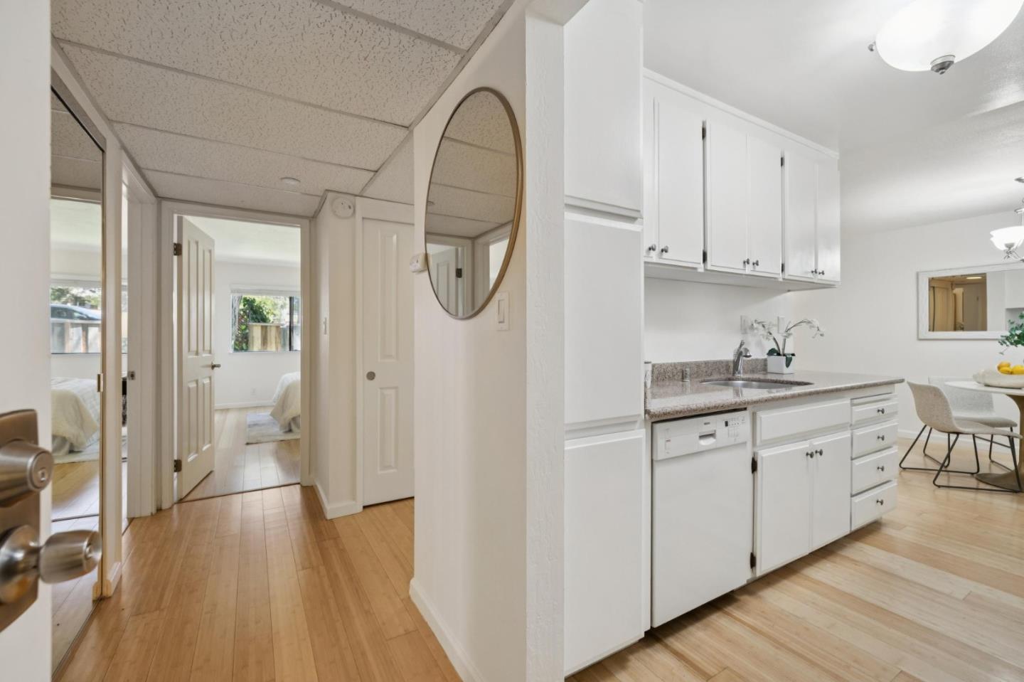 Detail Gallery Image 5 of 28 For 226 W Edith Ave #13,  Los Altos,  CA 94022 - 2 Beds | 1/1 Baths