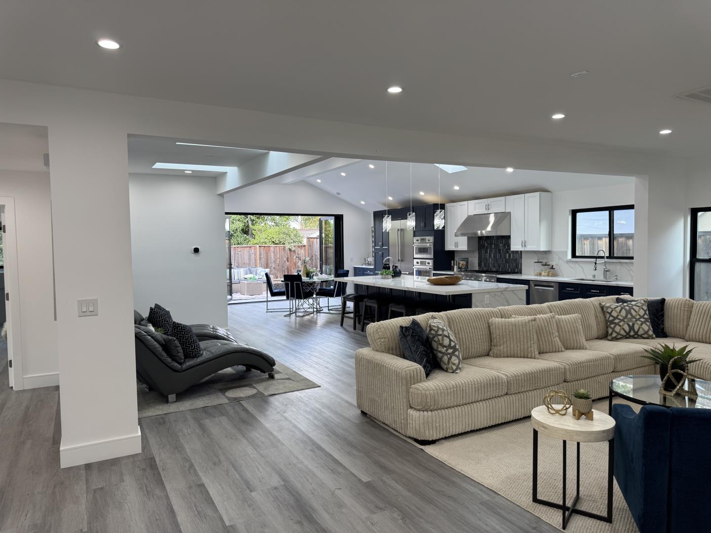 Detail Gallery Image 6 of 55 For 3211 Pentland Ct, San Jose,  CA 95148 - 3 Beds | 3 Baths