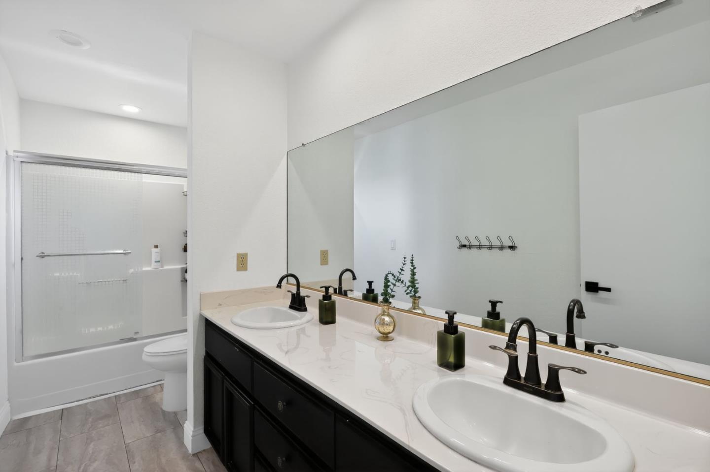 Detail Gallery Image 14 of 20 For 2352 Leptis Cir, Morgan Hill,  CA 95037 - 3 Beds | 2/1 Baths