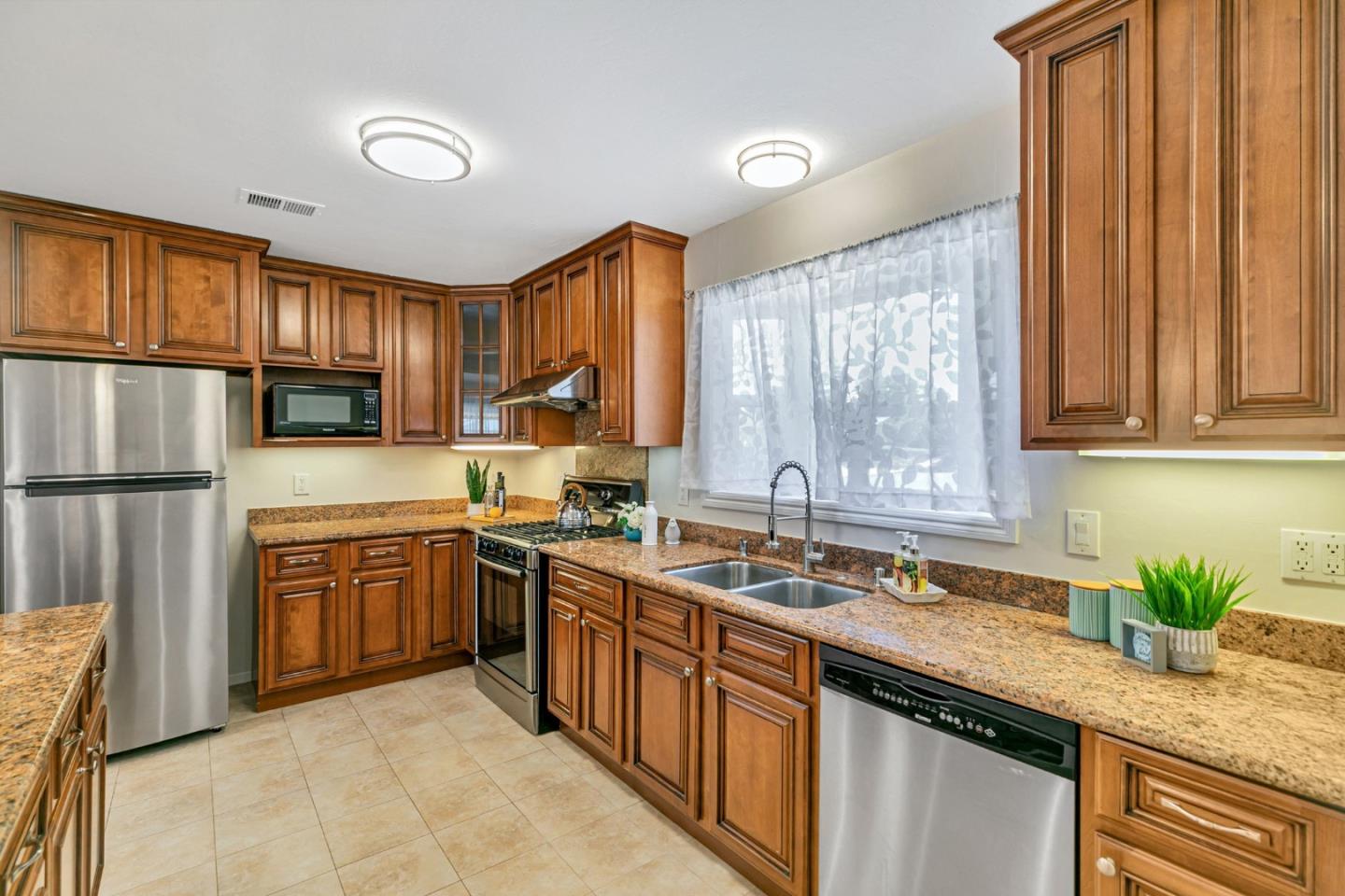 Detail Gallery Image 10 of 37 For 1398 Garrans Dr, San Jose,  CA 95130 - 3 Beds | 2 Baths