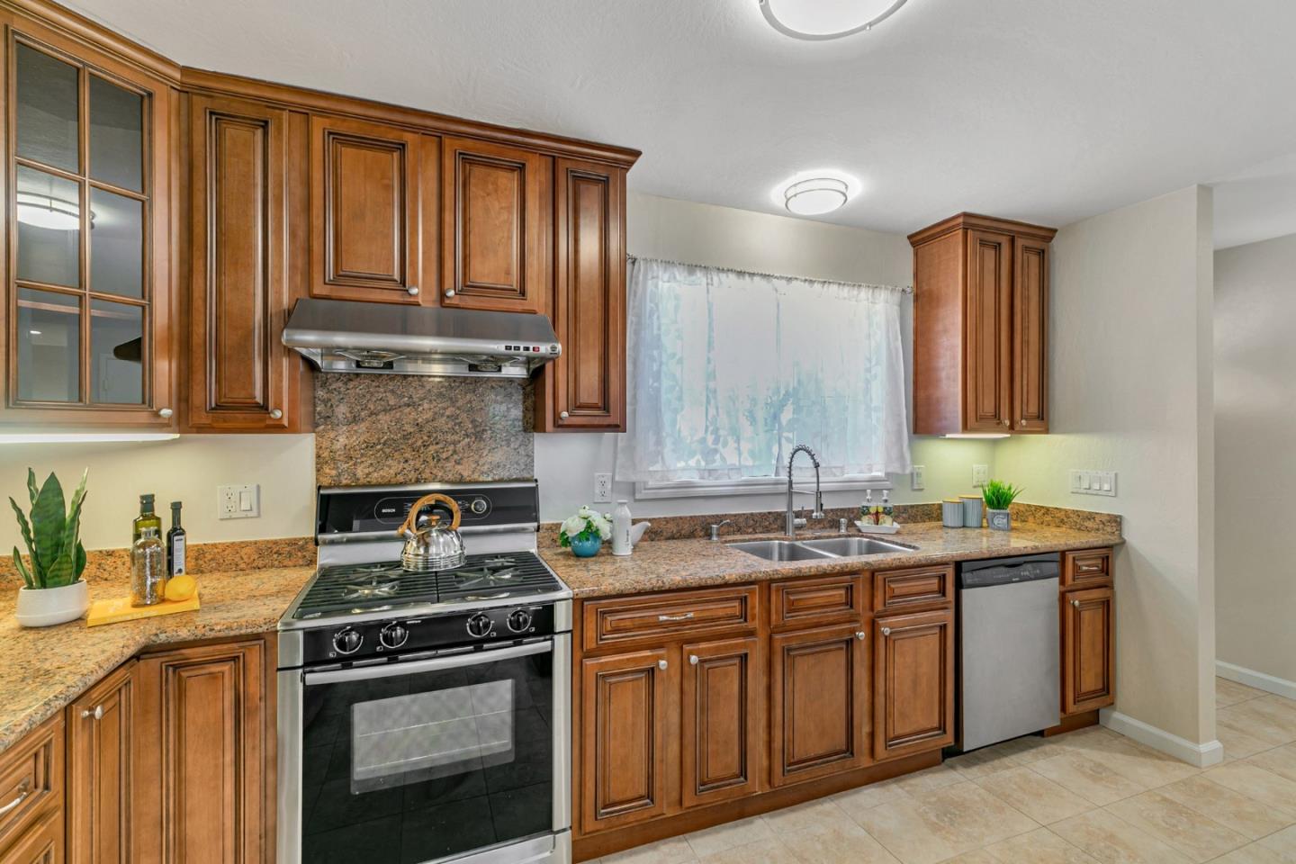 Detail Gallery Image 11 of 37 For 1398 Garrans Dr, San Jose,  CA 95130 - 3 Beds | 2 Baths