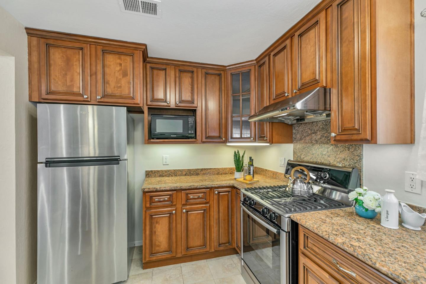 Detail Gallery Image 12 of 37 For 1398 Garrans Dr, San Jose,  CA 95130 - 3 Beds | 2 Baths