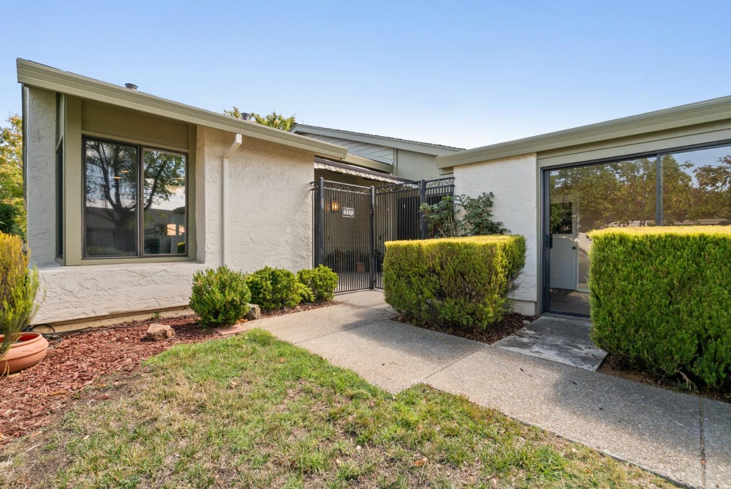 Detail Gallery Image 1 of 37 For 8449 Traminer Ct, San Jose,  CA 95135 - 2 Beds | 2 Baths