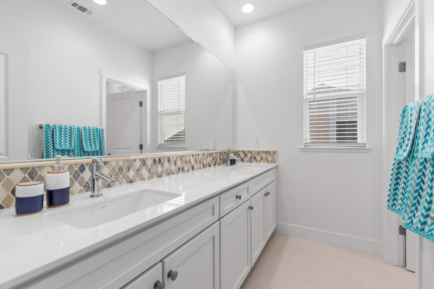 Detail Gallery Image 23 of 42 For 1674 Locksley Dr, Lathrop,  CA 95330 - 4 Beds | 3 Baths