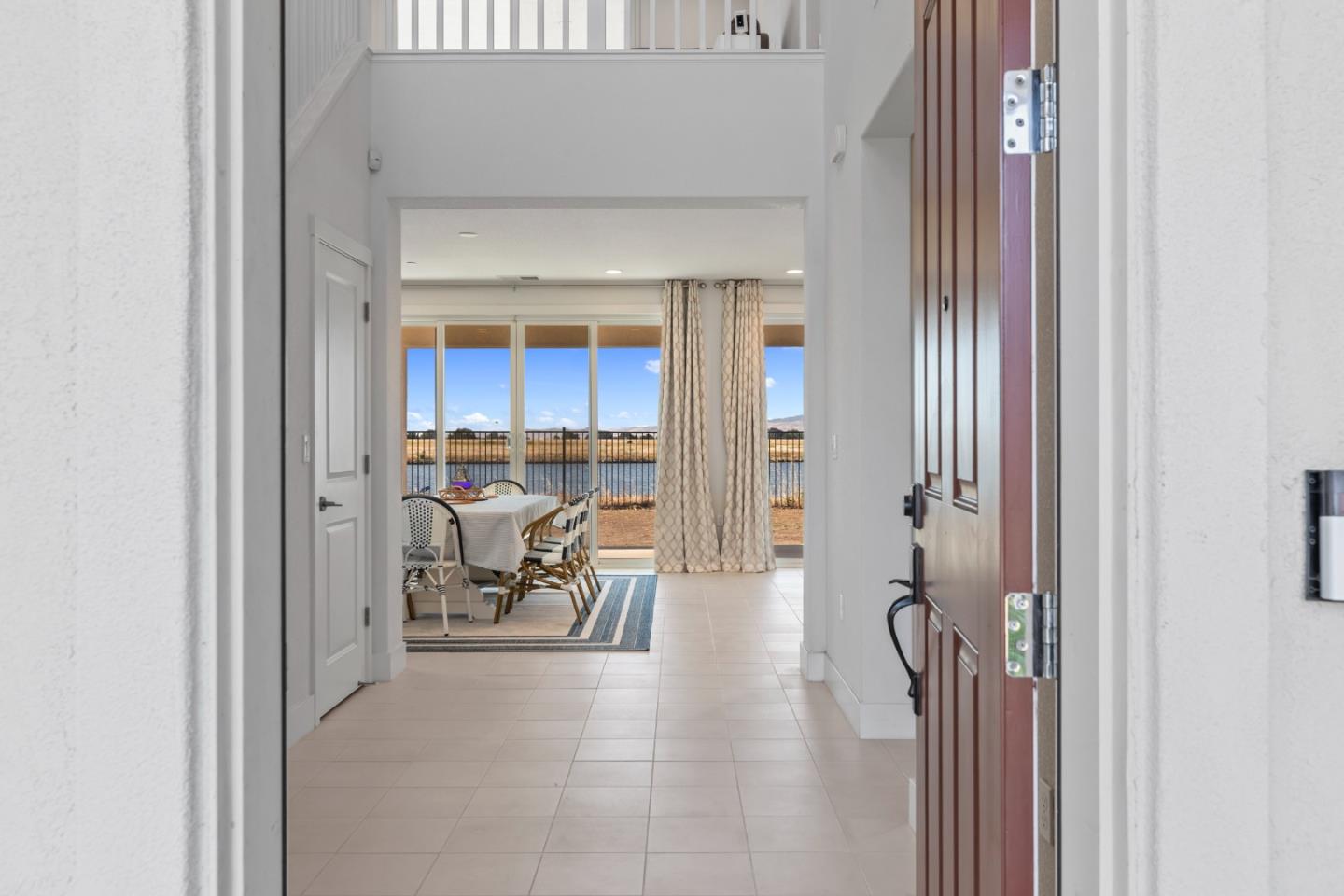 Detail Gallery Image 4 of 42 For 1674 Locksley Dr, Lathrop,  CA 95330 - 4 Beds | 3 Baths
