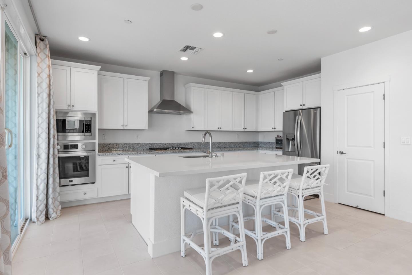 Detail Gallery Image 9 of 42 For 1674 Locksley Dr, Lathrop,  CA 95330 - 4 Beds | 3 Baths