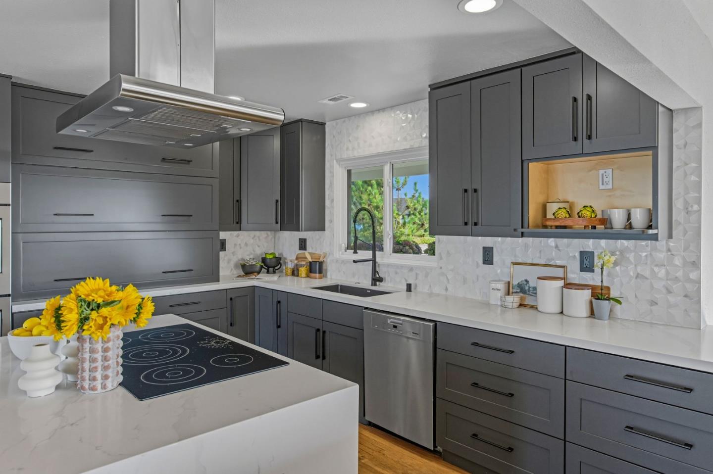 Detail Gallery Image 11 of 62 For 1532 View Dr, San Leandro,  CA 94577 - 4 Beds | 3/1 Baths