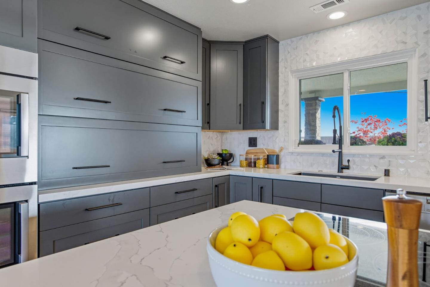Detail Gallery Image 13 of 62 For 1532 View Dr, San Leandro,  CA 94577 - 4 Beds | 3/1 Baths
