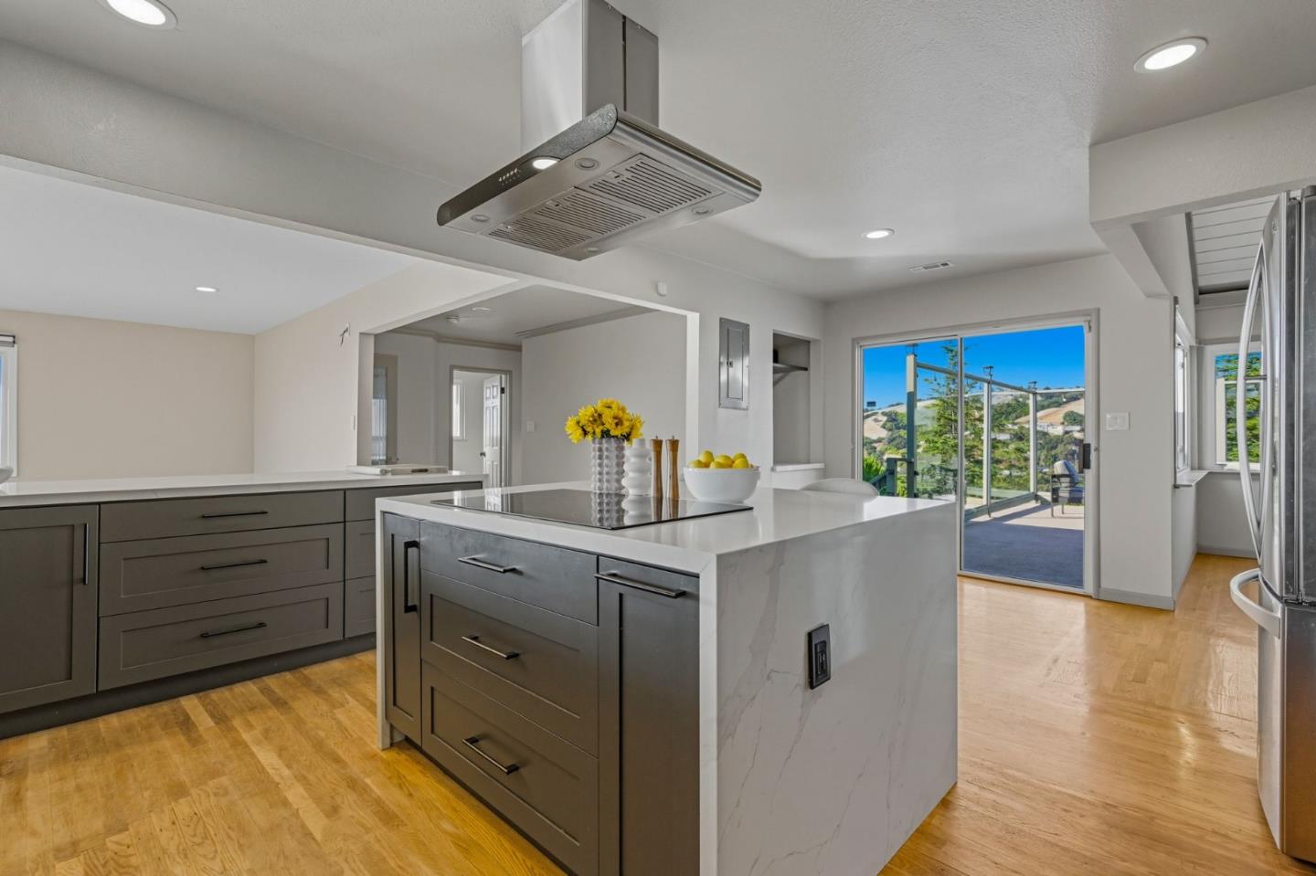 Detail Gallery Image 14 of 62 For 1532 View Dr, San Leandro,  CA 94577 - 4 Beds | 3/1 Baths