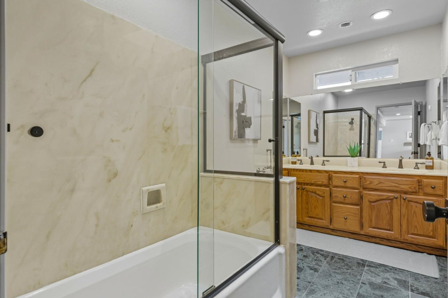 Detail Gallery Image 35 of 62 For 1532 View Dr, San Leandro,  CA 94577 - 4 Beds | 3/1 Baths