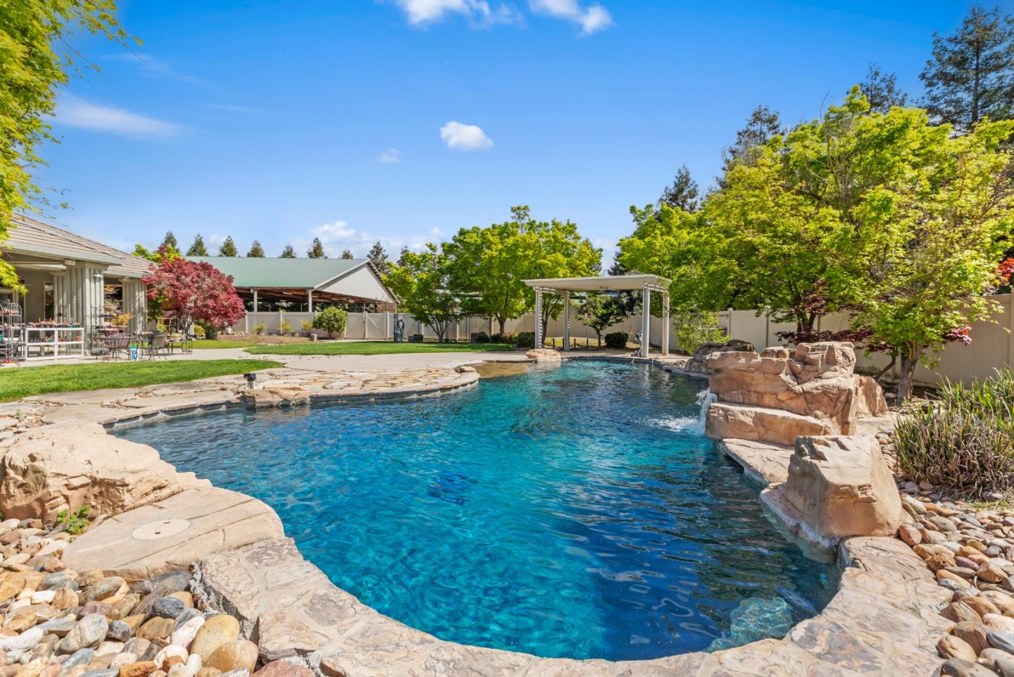 Detail Gallery Image 10 of 64 For 5000 Peach Blossom Ln, Oakdale,  CA 95361 - 4 Beds | 3/1 Baths